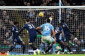 曼城遭遇两连败:卫冕冠军困境重重(全队掉线!曼城状态全无21连胜终结 被曼) 曼城遭遇两连败:卫冕冠军困境重重(全队掉线!曼城状态全无21连胜终结 被曼)